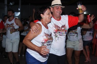 
<a style='margin-left: 5px;' class='btn btn-xs btn-social btn-facebook' href='https://www.facebook.com/sharer/sharer.php?u=https://www.galeramix.com.br/imagem/a16/800-800-90/conteudo/site_galerias/16/img1774.jpg' rel='popup' data-width='500' data-height='400'><i class='fa fa-facebook'></i>Compartilhar <span class='hidden-xs'>no Facebook</span>
</a> 
<a class='btn btn-default btn-xs' target='_blank' href='imagem/a16/800-800-90/conteudo/site_galerias/16/img1774.jpg'>
<span class='glyphicon glyphicon-cloud-download'></span> Salvar
</a>
