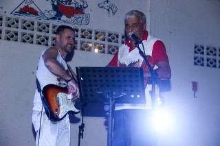 
<a style='margin-left: 5px;' class='btn btn-xs btn-social btn-facebook' href='https://www.facebook.com/sharer/sharer.php?u=https://www.galeramix.com.br/imagem/a16/800-800-90/conteudo/site_galerias/16/img1814.jpg' rel='popup' data-width='500' data-height='400'><i class='fa fa-facebook'></i>Compartilhar <span class='hidden-xs'>no Facebook</span>
</a> 
<a class='btn btn-default btn-xs' target='_blank' href='imagem/a16/800-800-90/conteudo/site_galerias/16/img1814.jpg'>
<span class='glyphicon glyphicon-cloud-download'></span> Salvar
</a>
