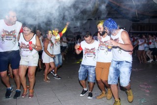 
<a style='margin-left: 5px;' class='btn btn-xs btn-social btn-facebook' href='https://www.facebook.com/sharer/sharer.php?u=https://www.galeramix.com.br/imagem/a16/800-800-90/conteudo/site_galerias/16/img1820.jpg' rel='popup' data-width='500' data-height='400'><i class='fa fa-facebook'></i>Compartilhar <span class='hidden-xs'>no Facebook</span>
</a> 
<a class='btn btn-default btn-xs' target='_blank' href='imagem/a16/800-800-90/conteudo/site_galerias/16/img1820.jpg'>
<span class='glyphicon glyphicon-cloud-download'></span> Salvar
</a>
