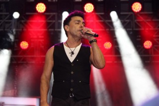 
                        <a style='margin-left: 5px;' class='btn btn-xs btn-social btn-facebook' href='https://www.facebook.com/sharer/sharer.php?u=https://www.galeramix.com.br/imagem/a162/800-800-90/conteudo/site_galerias/162/tijufest-2025-zeze-di-camargo-1.jpg' rel='popup' data-width='500' data-height='400'><i class='fa fa-facebook'></i>Compartilhar <span class='hidden-xs'>no Facebook</span>
                    </a> 
                    <a class='btn btn-default btn-xs' target='_blank' href='imagem/a162/800-800-90/conteudo/site_galerias/162/tijufest-2025-zeze-di-camargo-1.jpg'>
                        <span class='glyphicon glyphicon-cloud-download'></span> Salvar
                    </a>
                    