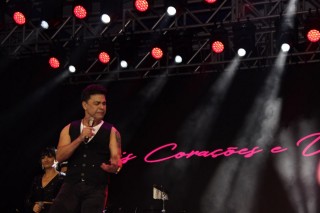 
                <a style='margin-left: 5px;' class='btn btn-xs btn-social btn-facebook' href='https://www.facebook.com/sharer/sharer.php?u=https://www.galeramix.com.br/imagem/a162/800-800-90/conteudo/site_galerias/162/tijufest-2025-zeze-di-camargo-100.jpg' rel='popup' data-width='500' data-height='400'><i class='fa fa-facebook'></i>Compartilhar <span class='hidden-xs'>no Facebook</span>
            </a> 
            <a class='btn btn-default btn-xs' target='_blank' href='imagem/a162/800-800-90/conteudo/site_galerias/162/tijufest-2025-zeze-di-camargo-100.jpg'>
                <span class='glyphicon glyphicon-cloud-download'></span> Salvar
            </a>
            