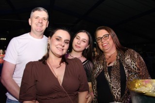 
<a style='margin-left: 5px;' class='btn btn-xs btn-social btn-facebook' href='https://www.facebook.com/sharer/sharer.php?u=https://www.galeramix.com.br/imagem/a162/800-800-90/conteudo/site_galerias/162/tijufest-2025-zeze-di-camargo-17.jpg' rel='popup' data-width='500' data-height='400'><i class='fa fa-facebook'></i>Compartilhar <span class='hidden-xs'>no Facebook</span>
</a> 
<a class='btn btn-default btn-xs' target='_blank' href='imagem/a162/800-800-90/conteudo/site_galerias/162/tijufest-2025-zeze-di-camargo-17.jpg'>
<span class='glyphicon glyphicon-cloud-download'></span> Salvar
</a>
