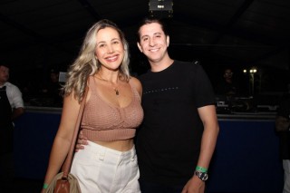 
<a style='margin-left: 5px;' class='btn btn-xs btn-social btn-facebook' href='https://www.facebook.com/sharer/sharer.php?u=https://www.galeramix.com.br/imagem/a162/800-800-90/conteudo/site_galerias/162/tijufest-2025-zeze-di-camargo-18.jpg' rel='popup' data-width='500' data-height='400'><i class='fa fa-facebook'></i>Compartilhar <span class='hidden-xs'>no Facebook</span>
</a> 
<a class='btn btn-default btn-xs' target='_blank' href='imagem/a162/800-800-90/conteudo/site_galerias/162/tijufest-2025-zeze-di-camargo-18.jpg'>
<span class='glyphicon glyphicon-cloud-download'></span> Salvar
</a>
