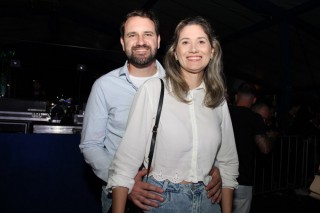 
<a style='margin-left: 5px;' class='btn btn-xs btn-social btn-facebook' href='https://www.facebook.com/sharer/sharer.php?u=https://www.galeramix.com.br/imagem/a162/800-800-90/conteudo/site_galerias/162/tijufest-2025-zeze-di-camargo-19.jpg' rel='popup' data-width='500' data-height='400'><i class='fa fa-facebook'></i>Compartilhar <span class='hidden-xs'>no Facebook</span>
</a> 
<a class='btn btn-default btn-xs' target='_blank' href='imagem/a162/800-800-90/conteudo/site_galerias/162/tijufest-2025-zeze-di-camargo-19.jpg'>
<span class='glyphicon glyphicon-cloud-download'></span> Salvar
</a>
