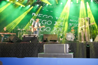 
<a style='margin-left: 5px;' class='btn btn-xs btn-social btn-facebook' href='https://www.facebook.com/sharer/sharer.php?u=https://www.galeramix.com.br/imagem/a162/800-800-90/conteudo/site_galerias/162/tijufest-2025-zeze-di-camargo-2.jpg' rel='popup' data-width='500' data-height='400'><i class='fa fa-facebook'></i>Compartilhar <span class='hidden-xs'>no Facebook</span>
</a> 
<a class='btn btn-default btn-xs' target='_blank' href='imagem/a162/800-800-90/conteudo/site_galerias/162/tijufest-2025-zeze-di-camargo-2.jpg'>
<span class='glyphicon glyphicon-cloud-download'></span> Salvar
</a>
