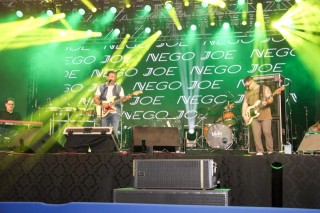 
<a style='margin-left: 5px;' class='btn btn-xs btn-social btn-facebook' href='https://www.facebook.com/sharer/sharer.php?u=https://www.galeramix.com.br/imagem/a162/800-800-90/conteudo/site_galerias/162/tijufest-2025-zeze-di-camargo-3.jpg' rel='popup' data-width='500' data-height='400'><i class='fa fa-facebook'></i>Compartilhar <span class='hidden-xs'>no Facebook</span>
</a> 
<a class='btn btn-default btn-xs' target='_blank' href='imagem/a162/800-800-90/conteudo/site_galerias/162/tijufest-2025-zeze-di-camargo-3.jpg'>
<span class='glyphicon glyphicon-cloud-download'></span> Salvar
</a>
