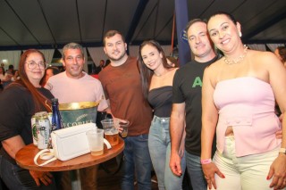 
<a style='margin-left: 5px;' class='btn btn-xs btn-social btn-facebook' href='https://www.facebook.com/sharer/sharer.php?u=https://www.galeramix.com.br/imagem/a162/800-800-90/conteudo/site_galerias/162/tijufest-2025-zeze-di-camargo-4.jpg' rel='popup' data-width='500' data-height='400'><i class='fa fa-facebook'></i>Compartilhar <span class='hidden-xs'>no Facebook</span>
</a> 
<a class='btn btn-default btn-xs' target='_blank' href='imagem/a162/800-800-90/conteudo/site_galerias/162/tijufest-2025-zeze-di-camargo-4.jpg'>
<span class='glyphicon glyphicon-cloud-download'></span> Salvar
</a>
