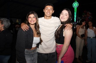 
<a style='margin-left: 5px;' class='btn btn-xs btn-social btn-facebook' href='https://www.facebook.com/sharer/sharer.php?u=https://www.galeramix.com.br/imagem/a162/800-800-90/conteudo/site_galerias/162/tijufest-2025-zeze-di-camargo-45.jpg' rel='popup' data-width='500' data-height='400'><i class='fa fa-facebook'></i>Compartilhar <span class='hidden-xs'>no Facebook</span>
</a> 
<a class='btn btn-default btn-xs' target='_blank' href='imagem/a162/800-800-90/conteudo/site_galerias/162/tijufest-2025-zeze-di-camargo-45.jpg'>
<span class='glyphicon glyphicon-cloud-download'></span> Salvar
</a>
