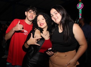 
<a style='margin-left: 5px;' class='btn btn-xs btn-social btn-facebook' href='https://www.facebook.com/sharer/sharer.php?u=https://www.galeramix.com.br/imagem/a162/800-800-90/conteudo/site_galerias/162/tijufest-2025-zeze-di-camargo-46.jpg' rel='popup' data-width='500' data-height='400'><i class='fa fa-facebook'></i>Compartilhar <span class='hidden-xs'>no Facebook</span>
</a> 
<a class='btn btn-default btn-xs' target='_blank' href='imagem/a162/800-800-90/conteudo/site_galerias/162/tijufest-2025-zeze-di-camargo-46.jpg'>
<span class='glyphicon glyphicon-cloud-download'></span> Salvar
</a>
