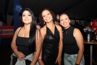 
<a style='margin-left: 5px;' class='btn btn-xs btn-social btn-facebook' href='https://www.facebook.com/sharer/sharer.php?u=https://www.galeramix.com.br/imagem/a162/800-800-90/conteudo/site_galerias/162/tijufest-2025-zeze-di-camargo-5.jpg' rel='popup' data-width='500' data-height='400'><i class='fa fa-facebook'></i>Compartilhar <span class='hidden-xs'>no Facebook</span>
</a> 
<a class='btn btn-default btn-xs' target='_blank' href='imagem/a162/800-800-90/conteudo/site_galerias/162/tijufest-2025-zeze-di-camargo-5.jpg'>
<span class='glyphicon glyphicon-cloud-download'></span> Salvar
</a>
