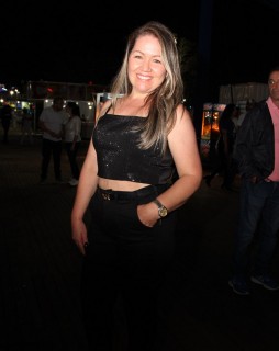 
<a style='margin-left: 5px;' class='btn btn-xs btn-social btn-facebook' href='https://www.facebook.com/sharer/sharer.php?u=https://www.galeramix.com.br/imagem/a162/800-800-90/conteudo/site_galerias/162/tijufest-2025-zeze-di-camargo-51.jpg' rel='popup' data-width='500' data-height='400'><i class='fa fa-facebook'></i>Compartilhar <span class='hidden-xs'>no Facebook</span>
</a> 
<a class='btn btn-default btn-xs' target='_blank' href='imagem/a162/800-800-90/conteudo/site_galerias/162/tijufest-2025-zeze-di-camargo-51.jpg'>
<span class='glyphicon glyphicon-cloud-download'></span> Salvar
</a>
