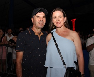 
<a style='margin-left: 5px;' class='btn btn-xs btn-social btn-facebook' href='https://www.facebook.com/sharer/sharer.php?u=https://www.galeramix.com.br/imagem/a162/800-800-90/conteudo/site_galerias/162/tijufest-2025-zeze-di-camargo-56.jpg' rel='popup' data-width='500' data-height='400'><i class='fa fa-facebook'></i>Compartilhar <span class='hidden-xs'>no Facebook</span>
</a> 
<a class='btn btn-default btn-xs' target='_blank' href='imagem/a162/800-800-90/conteudo/site_galerias/162/tijufest-2025-zeze-di-camargo-56.jpg'>
<span class='glyphicon glyphicon-cloud-download'></span> Salvar
</a>
