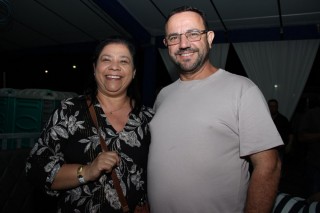 
<a style='margin-left: 5px;' class='btn btn-xs btn-social btn-facebook' href='https://www.facebook.com/sharer/sharer.php?u=https://www.galeramix.com.br/imagem/a162/800-800-90/conteudo/site_galerias/162/tijufest-2025-zeze-di-camargo-63.jpg' rel='popup' data-width='500' data-height='400'><i class='fa fa-facebook'></i>Compartilhar <span class='hidden-xs'>no Facebook</span>
</a> 
<a class='btn btn-default btn-xs' target='_blank' href='imagem/a162/800-800-90/conteudo/site_galerias/162/tijufest-2025-zeze-di-camargo-63.jpg'>
<span class='glyphicon glyphicon-cloud-download'></span> Salvar
</a>
