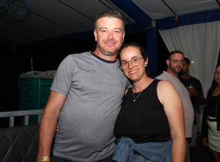 
<a style='margin-left: 5px;' class='btn btn-xs btn-social btn-facebook' href='https://www.facebook.com/sharer/sharer.php?u=https://www.galeramix.com.br/imagem/a162/800-800-90/conteudo/site_galerias/162/tijufest-2025-zeze-di-camargo-64.jpg' rel='popup' data-width='500' data-height='400'><i class='fa fa-facebook'></i>Compartilhar <span class='hidden-xs'>no Facebook</span>
</a> 
<a class='btn btn-default btn-xs' target='_blank' href='imagem/a162/800-800-90/conteudo/site_galerias/162/tijufest-2025-zeze-di-camargo-64.jpg'>
<span class='glyphicon glyphicon-cloud-download'></span> Salvar
</a>
