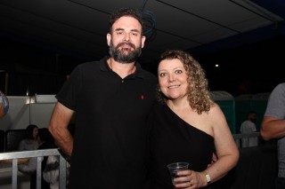 
<a style='margin-left: 5px;' class='btn btn-xs btn-social btn-facebook' href='https://www.facebook.com/sharer/sharer.php?u=https://www.galeramix.com.br/imagem/a162/800-800-90/conteudo/site_galerias/162/tijufest-2025-zeze-di-camargo-65.jpg' rel='popup' data-width='500' data-height='400'><i class='fa fa-facebook'></i>Compartilhar <span class='hidden-xs'>no Facebook</span>
</a> 
<a class='btn btn-default btn-xs' target='_blank' href='imagem/a162/800-800-90/conteudo/site_galerias/162/tijufest-2025-zeze-di-camargo-65.jpg'>
<span class='glyphicon glyphicon-cloud-download'></span> Salvar
</a>
