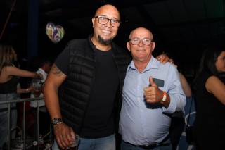 
<a style='margin-left: 5px;' class='btn btn-xs btn-social btn-facebook' href='https://www.facebook.com/sharer/sharer.php?u=https://www.galeramix.com.br/imagem/a162/800-800-90/conteudo/site_galerias/162/tijufest-2025-zeze-di-camargo-67.jpg' rel='popup' data-width='500' data-height='400'><i class='fa fa-facebook'></i>Compartilhar <span class='hidden-xs'>no Facebook</span>
</a> 
<a class='btn btn-default btn-xs' target='_blank' href='imagem/a162/800-800-90/conteudo/site_galerias/162/tijufest-2025-zeze-di-camargo-67.jpg'>
<span class='glyphicon glyphicon-cloud-download'></span> Salvar
</a>
