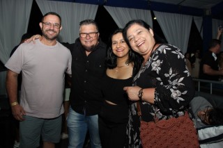 
<a style='margin-left: 5px;' class='btn btn-xs btn-social btn-facebook' href='https://www.facebook.com/sharer/sharer.php?u=https://www.galeramix.com.br/imagem/a162/800-800-90/conteudo/site_galerias/162/tijufest-2025-zeze-di-camargo-68.jpg' rel='popup' data-width='500' data-height='400'><i class='fa fa-facebook'></i>Compartilhar <span class='hidden-xs'>no Facebook</span>
</a> 
<a class='btn btn-default btn-xs' target='_blank' href='imagem/a162/800-800-90/conteudo/site_galerias/162/tijufest-2025-zeze-di-camargo-68.jpg'>
<span class='glyphicon glyphicon-cloud-download'></span> Salvar
</a>
