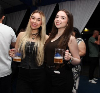 
<a style='margin-left: 5px;' class='btn btn-xs btn-social btn-facebook' href='https://www.facebook.com/sharer/sharer.php?u=https://www.galeramix.com.br/imagem/a162/800-800-90/conteudo/site_galerias/162/tijufest-2025-zeze-di-camargo-71.jpg' rel='popup' data-width='500' data-height='400'><i class='fa fa-facebook'></i>Compartilhar <span class='hidden-xs'>no Facebook</span>
</a> 
<a class='btn btn-default btn-xs' target='_blank' href='imagem/a162/800-800-90/conteudo/site_galerias/162/tijufest-2025-zeze-di-camargo-71.jpg'>
<span class='glyphicon glyphicon-cloud-download'></span> Salvar
</a>
