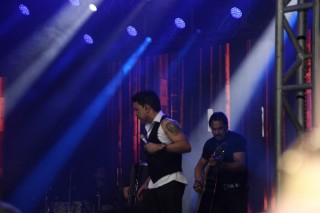 
<a style='margin-left: 5px;' class='btn btn-xs btn-social btn-facebook' href='https://www.facebook.com/sharer/sharer.php?u=https://www.galeramix.com.br/imagem/a162/800-800-90/conteudo/site_galerias/162/tijufest-2025-zeze-di-camargo-85.jpg' rel='popup' data-width='500' data-height='400'><i class='fa fa-facebook'></i>Compartilhar <span class='hidden-xs'>no Facebook</span>
</a> 
<a class='btn btn-default btn-xs' target='_blank' href='imagem/a162/800-800-90/conteudo/site_galerias/162/tijufest-2025-zeze-di-camargo-85.jpg'>
<span class='glyphicon glyphicon-cloud-download'></span> Salvar
</a>
