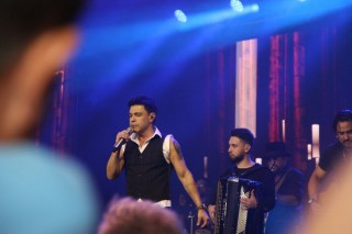 
<a style='margin-left: 5px;' class='btn btn-xs btn-social btn-facebook' href='https://www.facebook.com/sharer/sharer.php?u=https://www.galeramix.com.br/imagem/a162/800-800-90/conteudo/site_galerias/162/tijufest-2025-zeze-di-camargo-87.jpg' rel='popup' data-width='500' data-height='400'><i class='fa fa-facebook'></i>Compartilhar <span class='hidden-xs'>no Facebook</span>
</a> 
<a class='btn btn-default btn-xs' target='_blank' href='imagem/a162/800-800-90/conteudo/site_galerias/162/tijufest-2025-zeze-di-camargo-87.jpg'>
<span class='glyphicon glyphicon-cloud-download'></span> Salvar
</a>
