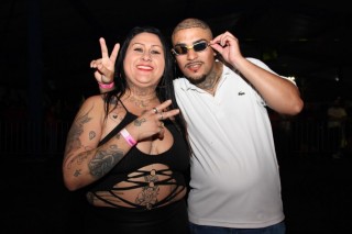 
<a style='margin-left: 5px;' class='btn btn-xs btn-social btn-facebook' href='https://www.facebook.com/sharer/sharer.php?u=https://www.galeramix.com.br/imagem/a162/800-800-90/conteudo/site_galerias/162/tijufest-2025-zeze-di-camargo-9.jpg' rel='popup' data-width='500' data-height='400'><i class='fa fa-facebook'></i>Compartilhar <span class='hidden-xs'>no Facebook</span>
</a> 
<a class='btn btn-default btn-xs' target='_blank' href='imagem/a162/800-800-90/conteudo/site_galerias/162/tijufest-2025-zeze-di-camargo-9.jpg'>
<span class='glyphicon glyphicon-cloud-download'></span> Salvar
</a>
