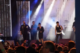 
<a style='margin-left: 5px;' class='btn btn-xs btn-social btn-facebook' href='https://www.facebook.com/sharer/sharer.php?u=https://www.galeramix.com.br/imagem/a162/800-800-90/conteudo/site_galerias/162/tijufest-2025-zeze-di-camargo-92.jpg' rel='popup' data-width='500' data-height='400'><i class='fa fa-facebook'></i>Compartilhar <span class='hidden-xs'>no Facebook</span>
</a> 
<a class='btn btn-default btn-xs' target='_blank' href='imagem/a162/800-800-90/conteudo/site_galerias/162/tijufest-2025-zeze-di-camargo-92.jpg'>
<span class='glyphicon glyphicon-cloud-download'></span> Salvar
</a>
