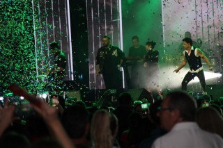 
<a style='margin-left: 5px;' class='btn btn-xs btn-social btn-facebook' href='https://www.facebook.com/sharer/sharer.php?u=https://www.galeramix.com.br/imagem/a162/800-800-90/conteudo/site_galerias/162/tijufest-2025-zeze-di-camargo-94.jpg' rel='popup' data-width='500' data-height='400'><i class='fa fa-facebook'></i>Compartilhar <span class='hidden-xs'>no Facebook</span>
</a> 
<a class='btn btn-default btn-xs' target='_blank' href='imagem/a162/800-800-90/conteudo/site_galerias/162/tijufest-2025-zeze-di-camargo-94.jpg'>
<span class='glyphicon glyphicon-cloud-download'></span> Salvar
</a>
