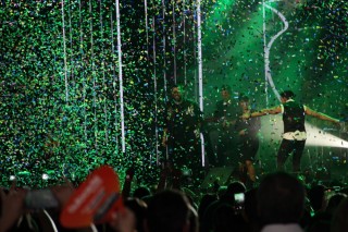 
<a style='margin-left: 5px;' class='btn btn-xs btn-social btn-facebook' href='https://www.facebook.com/sharer/sharer.php?u=https://www.galeramix.com.br/imagem/a162/800-800-90/conteudo/site_galerias/162/tijufest-2025-zeze-di-camargo-95.jpg' rel='popup' data-width='500' data-height='400'><i class='fa fa-facebook'></i>Compartilhar <span class='hidden-xs'>no Facebook</span>
</a> 
<a class='btn btn-default btn-xs' target='_blank' href='imagem/a162/800-800-90/conteudo/site_galerias/162/tijufest-2025-zeze-di-camargo-95.jpg'>
<span class='glyphicon glyphicon-cloud-download'></span> Salvar
</a>
