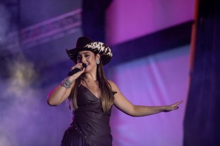 <a style='margin-left: 5px;' class='btn btn-xs btn-social btn-facebook' href='https://www.facebook.com/sharer/sharer.php?u=https://www.galeramix.com.br/imagem/a163/800-800-90/conteudo/site_galerias/163/18-cpstelaco-jr-sco-galeramix-3.jpg' rel='popup' data-width='500' data-height='400'><i class='fa fa-facebook'></i>Compartilhar <span class='hidden-xs'>no Facebook</span></a> <a class='btn btn-default btn-xs' target='_blank' href='imagem/a163/800-800-90/conteudo/site_galerias/163/18-cpstelaco-jr-sco-galeramix-3.jpg'><span class='glyphicon glyphicon-cloud-download'></span> Salvar</a>