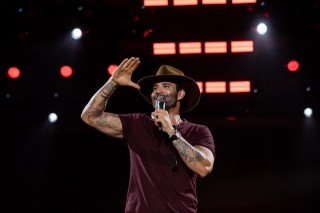 <a style='margin-left: 5px;' class='btn btn-xs btn-social btn-facebook' href='https://www.facebook.com/sharer/sharer.php?u=https://www.galeramix.com.br/imagem/a163/800-800-90/conteudo/site_galerias/163/18-cpstelaco-jr-sco-galeramix-6.jpg' rel='popup' data-width='500' data-height='400'><i class='fa fa-facebook'></i>Compartilhar <span class='hidden-xs'>no Facebook</span></a> <a class='btn btn-default btn-xs' target='_blank' href='imagem/a163/800-800-90/conteudo/site_galerias/163/18-cpstelaco-jr-sco-galeramix-6.jpg'><span class='glyphicon glyphicon-cloud-download'></span> Salvar</a>