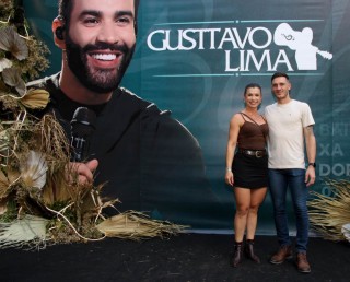 <a style='margin-left: 5px;' class='btn btn-xs btn-social btn-facebook' href='https://www.facebook.com/sharer/sharer.php?u=https://www.galeramix.com.br/imagem/a163/800-800-90/conteudo/site_galerias/163/gustavo-lima-costelaco-junior-seco-galeramix-101.jpg' rel='popup' data-width='500' data-height='400'><i class='fa fa-facebook'></i>Compartilhar <span class='hidden-xs'>no Facebook</span></a> <a class='btn btn-default btn-xs' target='_blank' href='imagem/a163/800-800-90/conteudo/site_galerias/163/gustavo-lima-costelaco-junior-seco-galeramix-101.jpg'><span class='glyphicon glyphicon-cloud-download'></span> Salvar</a>