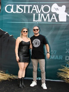 <a style='margin-left: 5px;' class='btn btn-xs btn-social btn-facebook' href='https://www.facebook.com/sharer/sharer.php?u=https://www.galeramix.com.br/imagem/a163/800-800-90/conteudo/site_galerias/163/gustavo-lima-costelaco-junior-seco-galeramix-106.jpg' rel='popup' data-width='500' data-height='400'><i class='fa fa-facebook'></i>Compartilhar <span class='hidden-xs'>no Facebook</span></a> <a class='btn btn-default btn-xs' target='_blank' href='imagem/a163/800-800-90/conteudo/site_galerias/163/gustavo-lima-costelaco-junior-seco-galeramix-106.jpg'><span class='glyphicon glyphicon-cloud-download'></span> Salvar</a>