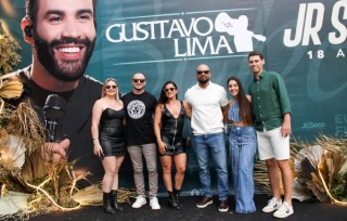 <a style='margin-left: 5px;' class='btn btn-xs btn-social btn-facebook' href='https://www.facebook.com/sharer/sharer.php?u=https://www.galeramix.com.br/imagem/a163/800-800-90/conteudo/site_galerias/163/gustavo-lima-costelaco-junior-seco-galeramix-109.jpg' rel='popup' data-width='500' data-height='400'><i class='fa fa-facebook'></i>Compartilhar <span class='hidden-xs'>no Facebook</span></a> <a class='btn btn-default btn-xs' target='_blank' href='imagem/a163/800-800-90/conteudo/site_galerias/163/gustavo-lima-costelaco-junior-seco-galeramix-109.jpg'><span class='glyphicon glyphicon-cloud-download'></span> Salvar</a>