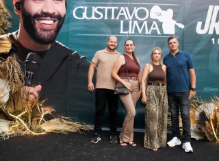 <a style='margin-left: 5px;' class='btn btn-xs btn-social btn-facebook' href='https://www.facebook.com/sharer/sharer.php?u=https://www.galeramix.com.br/imagem/a163/800-800-90/conteudo/site_galerias/163/gustavo-lima-costelaco-junior-seco-galeramix-110.jpg' rel='popup' data-width='500' data-height='400'><i class='fa fa-facebook'></i>Compartilhar <span class='hidden-xs'>no Facebook</span></a> <a class='btn btn-default btn-xs' target='_blank' href='imagem/a163/800-800-90/conteudo/site_galerias/163/gustavo-lima-costelaco-junior-seco-galeramix-110.jpg'><span class='glyphicon glyphicon-cloud-download'></span> Salvar</a>