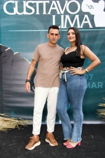 <a style='margin-left: 5px;' class='btn btn-xs btn-social btn-facebook' href='https://www.facebook.com/sharer/sharer.php?u=https://www.galeramix.com.br/imagem/a163/800-800-90/conteudo/site_galerias/163/gustavo-lima-costelaco-junior-seco-galeramix-111.jpg' rel='popup' data-width='500' data-height='400'><i class='fa fa-facebook'></i>Compartilhar <span class='hidden-xs'>no Facebook</span></a> <a class='btn btn-default btn-xs' target='_blank' href='imagem/a163/800-800-90/conteudo/site_galerias/163/gustavo-lima-costelaco-junior-seco-galeramix-111.jpg'><span class='glyphicon glyphicon-cloud-download'></span> Salvar</a>