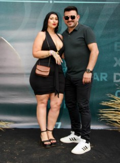 <a style='margin-left: 5px;' class='btn btn-xs btn-social btn-facebook' href='https://www.facebook.com/sharer/sharer.php?u=https://www.galeramix.com.br/imagem/a163/800-800-90/conteudo/site_galerias/163/gustavo-lima-costelaco-junior-seco-galeramix-112.jpg' rel='popup' data-width='500' data-height='400'><i class='fa fa-facebook'></i>Compartilhar <span class='hidden-xs'>no Facebook</span></a> <a class='btn btn-default btn-xs' target='_blank' href='imagem/a163/800-800-90/conteudo/site_galerias/163/gustavo-lima-costelaco-junior-seco-galeramix-112.jpg'><span class='glyphicon glyphicon-cloud-download'></span> Salvar</a>