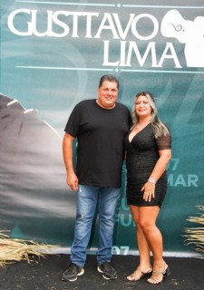 <a style='margin-left: 5px;' class='btn btn-xs btn-social btn-facebook' href='https://www.facebook.com/sharer/sharer.php?u=https://www.galeramix.com.br/imagem/a163/800-800-90/conteudo/site_galerias/163/gustavo-lima-costelaco-junior-seco-galeramix-113.jpg' rel='popup' data-width='500' data-height='400'><i class='fa fa-facebook'></i>Compartilhar <span class='hidden-xs'>no Facebook</span></a> <a class='btn btn-default btn-xs' target='_blank' href='imagem/a163/800-800-90/conteudo/site_galerias/163/gustavo-lima-costelaco-junior-seco-galeramix-113.jpg'><span class='glyphicon glyphicon-cloud-download'></span> Salvar</a>