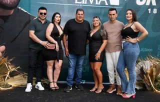 <a style='margin-left: 5px;' class='btn btn-xs btn-social btn-facebook' href='https://www.facebook.com/sharer/sharer.php?u=https://www.galeramix.com.br/imagem/a163/800-800-90/conteudo/site_galerias/163/gustavo-lima-costelaco-junior-seco-galeramix-114.jpg' rel='popup' data-width='500' data-height='400'><i class='fa fa-facebook'></i>Compartilhar <span class='hidden-xs'>no Facebook</span></a> <a class='btn btn-default btn-xs' target='_blank' href='imagem/a163/800-800-90/conteudo/site_galerias/163/gustavo-lima-costelaco-junior-seco-galeramix-114.jpg'><span class='glyphicon glyphicon-cloud-download'></span> Salvar</a>