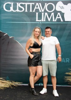 <a style='margin-left: 5px;' class='btn btn-xs btn-social btn-facebook' href='https://www.facebook.com/sharer/sharer.php?u=https://www.galeramix.com.br/imagem/a163/800-800-90/conteudo/site_galerias/163/gustavo-lima-costelaco-junior-seco-galeramix-116.jpg' rel='popup' data-width='500' data-height='400'><i class='fa fa-facebook'></i>Compartilhar <span class='hidden-xs'>no Facebook</span></a> <a class='btn btn-default btn-xs' target='_blank' href='imagem/a163/800-800-90/conteudo/site_galerias/163/gustavo-lima-costelaco-junior-seco-galeramix-116.jpg'><span class='glyphicon glyphicon-cloud-download'></span> Salvar</a>