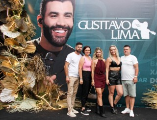 <a style='margin-left: 5px;' class='btn btn-xs btn-social btn-facebook' href='https://www.facebook.com/sharer/sharer.php?u=https://www.galeramix.com.br/imagem/a163/800-800-90/conteudo/site_galerias/163/gustavo-lima-costelaco-junior-seco-galeramix-117.jpg' rel='popup' data-width='500' data-height='400'><i class='fa fa-facebook'></i>Compartilhar <span class='hidden-xs'>no Facebook</span></a> <a class='btn btn-default btn-xs' target='_blank' href='imagem/a163/800-800-90/conteudo/site_galerias/163/gustavo-lima-costelaco-junior-seco-galeramix-117.jpg'><span class='glyphicon glyphicon-cloud-download'></span> Salvar</a>