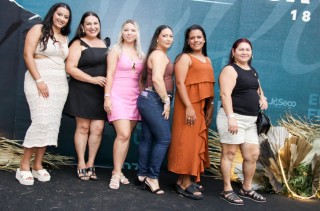 <a style='margin-left: 5px;' class='btn btn-xs btn-social btn-facebook' href='https://www.facebook.com/sharer/sharer.php?u=https://www.galeramix.com.br/imagem/a163/800-800-90/conteudo/site_galerias/163/gustavo-lima-costelaco-junior-seco-galeramix-118.jpg' rel='popup' data-width='500' data-height='400'><i class='fa fa-facebook'></i>Compartilhar <span class='hidden-xs'>no Facebook</span></a> <a class='btn btn-default btn-xs' target='_blank' href='imagem/a163/800-800-90/conteudo/site_galerias/163/gustavo-lima-costelaco-junior-seco-galeramix-118.jpg'><span class='glyphicon glyphicon-cloud-download'></span> Salvar</a>