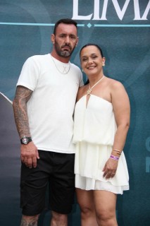 <a style='margin-left: 5px;' class='btn btn-xs btn-social btn-facebook' href='https://www.facebook.com/sharer/sharer.php?u=https://www.galeramix.com.br/imagem/a163/800-800-90/conteudo/site_galerias/163/gustavo-lima-costelaco-junior-seco-galeramix-123.jpg' rel='popup' data-width='500' data-height='400'><i class='fa fa-facebook'></i>Compartilhar <span class='hidden-xs'>no Facebook</span></a> <a class='btn btn-default btn-xs' target='_blank' href='imagem/a163/800-800-90/conteudo/site_galerias/163/gustavo-lima-costelaco-junior-seco-galeramix-123.jpg'><span class='glyphicon glyphicon-cloud-download'></span> Salvar</a>