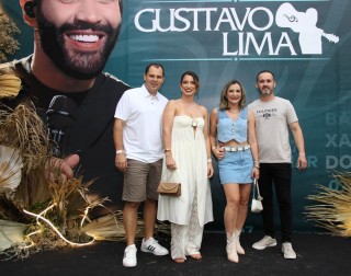 <a style='margin-left: 5px;' class='btn btn-xs btn-social btn-facebook' href='https://www.facebook.com/sharer/sharer.php?u=https://www.galeramix.com.br/imagem/a163/800-800-90/conteudo/site_galerias/163/gustavo-lima-costelaco-junior-seco-galeramix-125.jpg' rel='popup' data-width='500' data-height='400'><i class='fa fa-facebook'></i>Compartilhar <span class='hidden-xs'>no Facebook</span></a> <a class='btn btn-default btn-xs' target='_blank' href='imagem/a163/800-800-90/conteudo/site_galerias/163/gustavo-lima-costelaco-junior-seco-galeramix-125.jpg'><span class='glyphicon glyphicon-cloud-download'></span> Salvar</a>