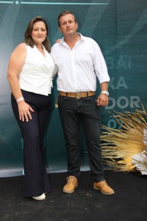 <a style='margin-left: 5px;' class='btn btn-xs btn-social btn-facebook' href='https://www.facebook.com/sharer/sharer.php?u=https://www.galeramix.com.br/imagem/a163/800-800-90/conteudo/site_galerias/163/gustavo-lima-costelaco-junior-seco-galeramix-127.jpg' rel='popup' data-width='500' data-height='400'><i class='fa fa-facebook'></i>Compartilhar <span class='hidden-xs'>no Facebook</span></a> <a class='btn btn-default btn-xs' target='_blank' href='imagem/a163/800-800-90/conteudo/site_galerias/163/gustavo-lima-costelaco-junior-seco-galeramix-127.jpg'><span class='glyphicon glyphicon-cloud-download'></span> Salvar</a>