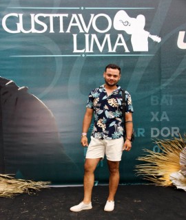 <a style='margin-left: 5px;' class='btn btn-xs btn-social btn-facebook' href='https://www.facebook.com/sharer/sharer.php?u=https://www.galeramix.com.br/imagem/a163/800-800-90/conteudo/site_galerias/163/gustavo-lima-costelaco-junior-seco-galeramix-133.jpg' rel='popup' data-width='500' data-height='400'><i class='fa fa-facebook'></i>Compartilhar <span class='hidden-xs'>no Facebook</span></a> <a class='btn btn-default btn-xs' target='_blank' href='imagem/a163/800-800-90/conteudo/site_galerias/163/gustavo-lima-costelaco-junior-seco-galeramix-133.jpg'><span class='glyphicon glyphicon-cloud-download'></span> Salvar</a>