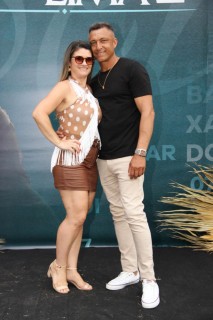 <a style='margin-left: 5px;' class='btn btn-xs btn-social btn-facebook' href='https://www.facebook.com/sharer/sharer.php?u=https://www.galeramix.com.br/imagem/a163/800-800-90/conteudo/site_galerias/163/gustavo-lima-costelaco-junior-seco-galeramix-136.jpg' rel='popup' data-width='500' data-height='400'><i class='fa fa-facebook'></i>Compartilhar <span class='hidden-xs'>no Facebook</span></a> <a class='btn btn-default btn-xs' target='_blank' href='imagem/a163/800-800-90/conteudo/site_galerias/163/gustavo-lima-costelaco-junior-seco-galeramix-136.jpg'><span class='glyphicon glyphicon-cloud-download'></span> Salvar</a>