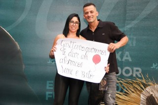 <a style='margin-left: 5px;' class='btn btn-xs btn-social btn-facebook' href='https://www.facebook.com/sharer/sharer.php?u=https://www.galeramix.com.br/imagem/a163/800-800-90/conteudo/site_galerias/163/gustavo-lima-costelaco-junior-seco-galeramix-139.jpg' rel='popup' data-width='500' data-height='400'><i class='fa fa-facebook'></i>Compartilhar <span class='hidden-xs'>no Facebook</span></a> <a class='btn btn-default btn-xs' target='_blank' href='imagem/a163/800-800-90/conteudo/site_galerias/163/gustavo-lima-costelaco-junior-seco-galeramix-139.jpg'><span class='glyphicon glyphicon-cloud-download'></span> Salvar</a>