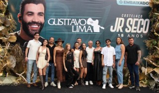 <a style='margin-left: 5px;' class='btn btn-xs btn-social btn-facebook' href='https://www.facebook.com/sharer/sharer.php?u=https://www.galeramix.com.br/imagem/a163/800-800-90/conteudo/site_galerias/163/gustavo-lima-costelaco-junior-seco-galeramix-141.jpg' rel='popup' data-width='500' data-height='400'><i class='fa fa-facebook'></i>Compartilhar <span class='hidden-xs'>no Facebook</span></a> <a class='btn btn-default btn-xs' target='_blank' href='imagem/a163/800-800-90/conteudo/site_galerias/163/gustavo-lima-costelaco-junior-seco-galeramix-141.jpg'><span class='glyphicon glyphicon-cloud-download'></span> Salvar</a>