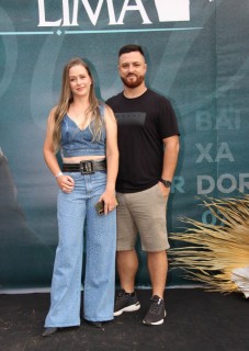 <a style='margin-left: 5px;' class='btn btn-xs btn-social btn-facebook' href='https://www.facebook.com/sharer/sharer.php?u=https://www.galeramix.com.br/imagem/a163/800-800-90/conteudo/site_galerias/163/gustavo-lima-costelaco-junior-seco-galeramix-143.jpg' rel='popup' data-width='500' data-height='400'><i class='fa fa-facebook'></i>Compartilhar <span class='hidden-xs'>no Facebook</span></a> <a class='btn btn-default btn-xs' target='_blank' href='imagem/a163/800-800-90/conteudo/site_galerias/163/gustavo-lima-costelaco-junior-seco-galeramix-143.jpg'><span class='glyphicon glyphicon-cloud-download'></span> Salvar</a>