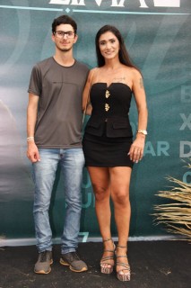 <a style='margin-left: 5px;' class='btn btn-xs btn-social btn-facebook' href='https://www.facebook.com/sharer/sharer.php?u=https://www.galeramix.com.br/imagem/a163/800-800-90/conteudo/site_galerias/163/gustavo-lima-costelaco-junior-seco-galeramix-144.jpg' rel='popup' data-width='500' data-height='400'><i class='fa fa-facebook'></i>Compartilhar <span class='hidden-xs'>no Facebook</span></a> <a class='btn btn-default btn-xs' target='_blank' href='imagem/a163/800-800-90/conteudo/site_galerias/163/gustavo-lima-costelaco-junior-seco-galeramix-144.jpg'><span class='glyphicon glyphicon-cloud-download'></span> Salvar</a>